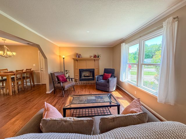 2242 Sweetbriar Dr, Clarksville, TN 37043