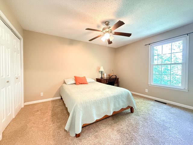 2242 Sweetbriar Dr, Clarksville, TN 37043