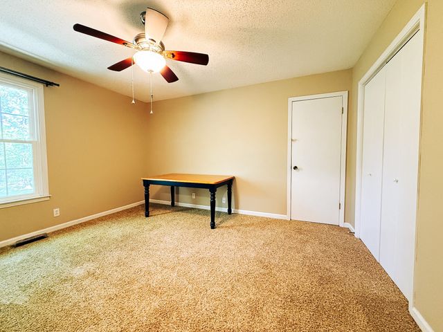 2242 Sweetbriar Dr, Clarksville, TN 37043