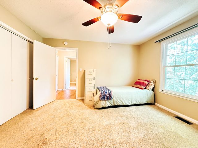 2242 Sweetbriar Dr, Clarksville, TN 37043