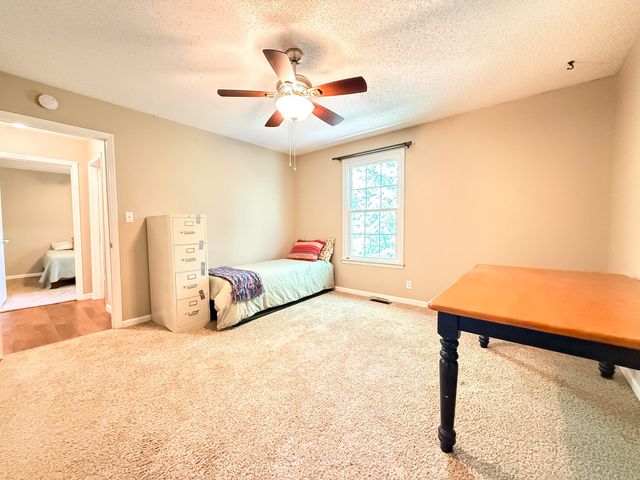 2242 Sweetbriar Dr, Clarksville, TN 37043