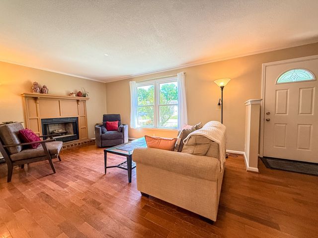 2242 Sweetbriar Dr, Clarksville, TN 37043