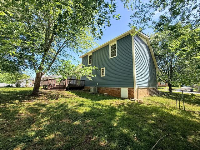 2242 Sweetbriar Dr, Clarksville, TN 37043