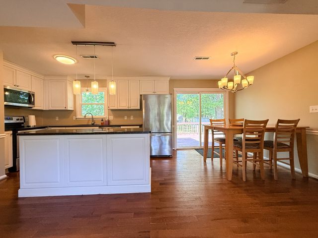 2242 Sweetbriar Dr, Clarksville, TN 37043