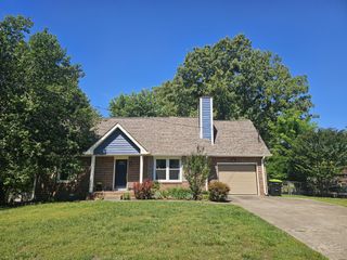 2242 Sweetbriar Dr, Clarksville, TN 37043