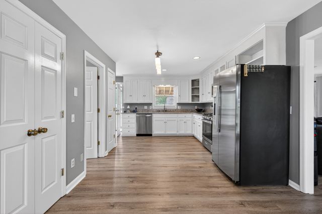1264 Imperial Dr, Columbia, TN 38401
