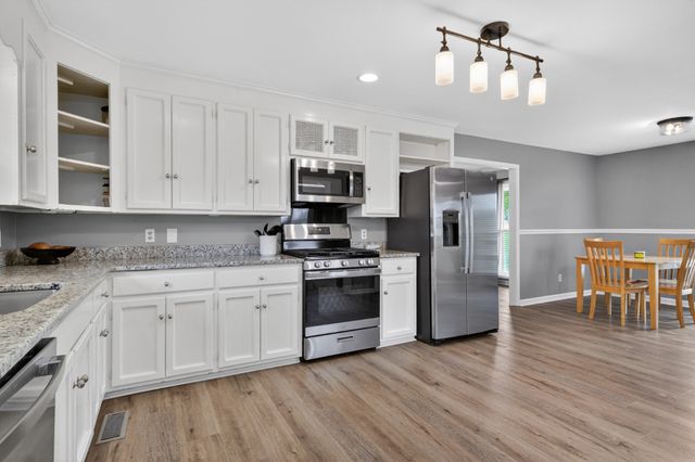 1264 Imperial Dr, Columbia, TN 38401