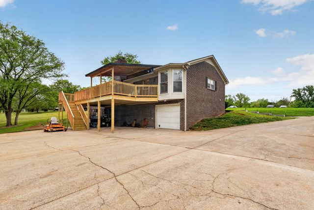 1264 Imperial Dr, Columbia, TN 38401