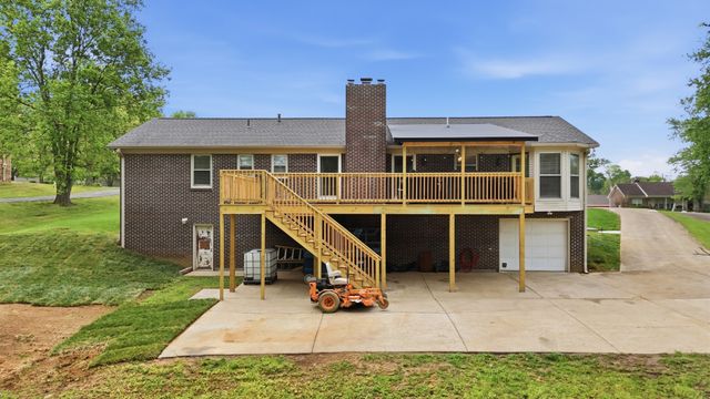 1264 Imperial Dr, Columbia, TN 38401