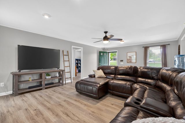 1264 Imperial Dr, Columbia, TN 38401
