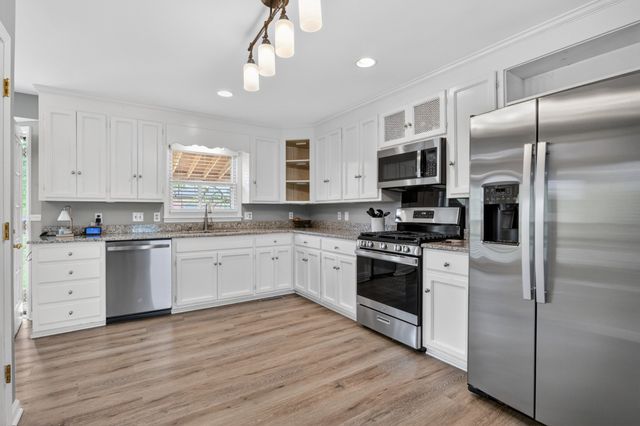 1264 Imperial Dr, Columbia, TN 38401