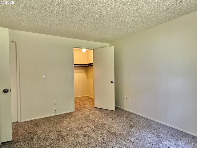 614 Ne 132ND Ave, Vancouver, WA 98684