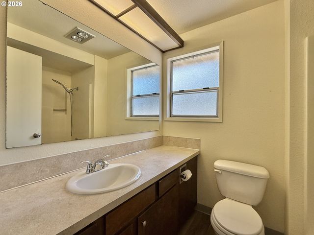 614 Ne 132ND Ave, Vancouver, WA 98684