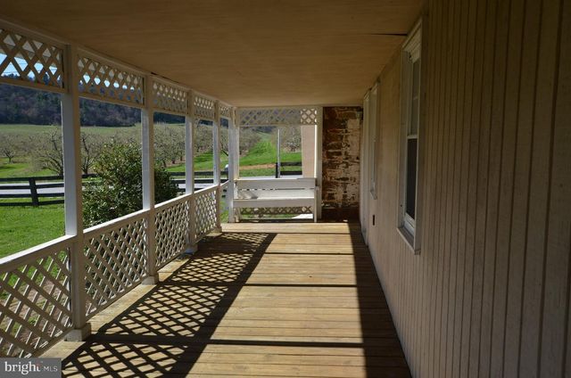 1059 CASHTOWN RD, Biglerville, PA 17307