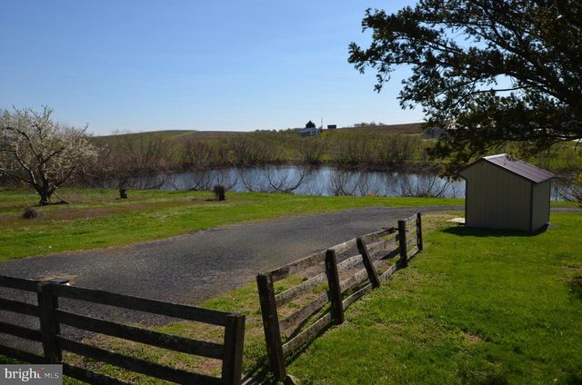 1059 CASHTOWN RD, Biglerville, PA 17307
