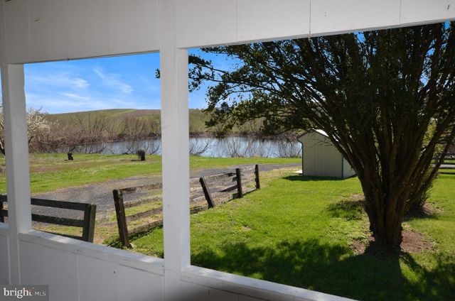 1059 CASHTOWN RD, Biglerville, PA 17307