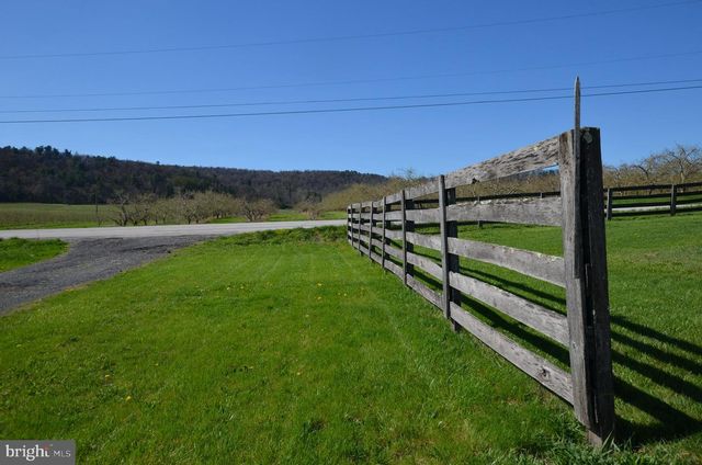 1059 CASHTOWN RD, Biglerville, PA 17307