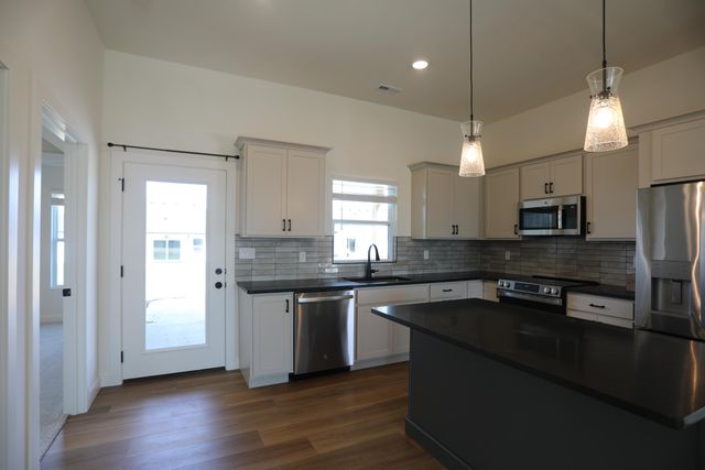 4413 ROYAL COUNTY RD, Columbia, MO 65201