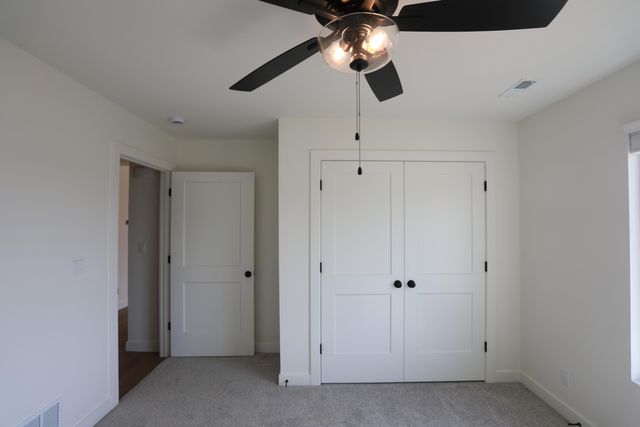 4413 ROYAL COUNTY RD, Columbia, MO 65201