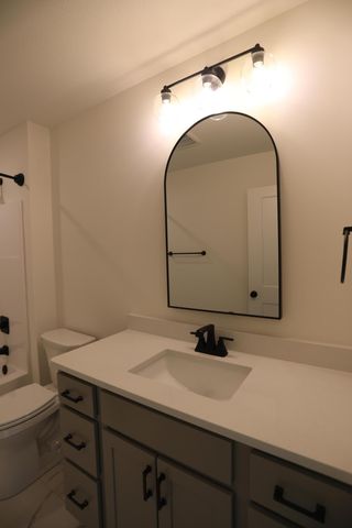 4413 ROYAL COUNTY RD, Columbia, MO 65201
