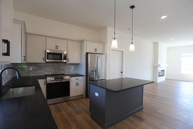 4413 ROYAL COUNTY RD, Columbia, MO 65201