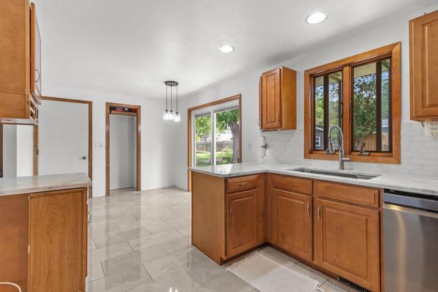 334 WESTPLAIN DRIVE, Green Bay, WI 54303