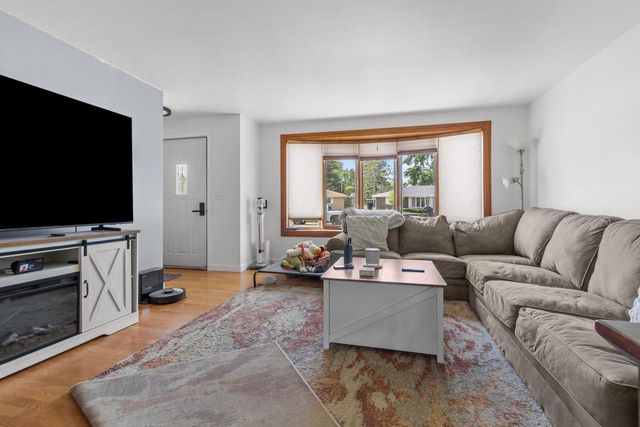 334 WESTPLAIN DRIVE, Green Bay, WI 54303