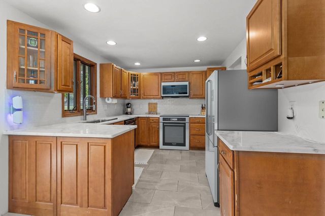 334 WESTPLAIN DRIVE, Green Bay, WI 54303