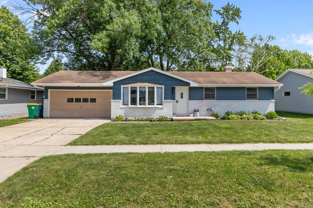 334 WESTPLAIN DRIVE, Green Bay, WI 54303