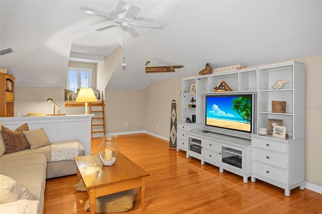 637 SCOTLAND STREET, Dunedin, FL 34698