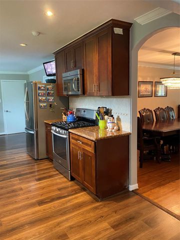 8834 Mcavoy Drive, Houston, TX 77074