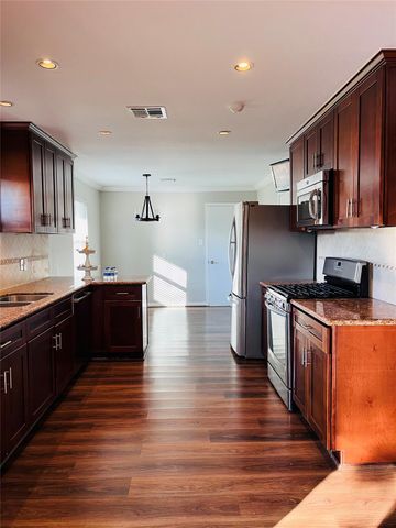 8834 Mcavoy Drive, Houston, TX 77074