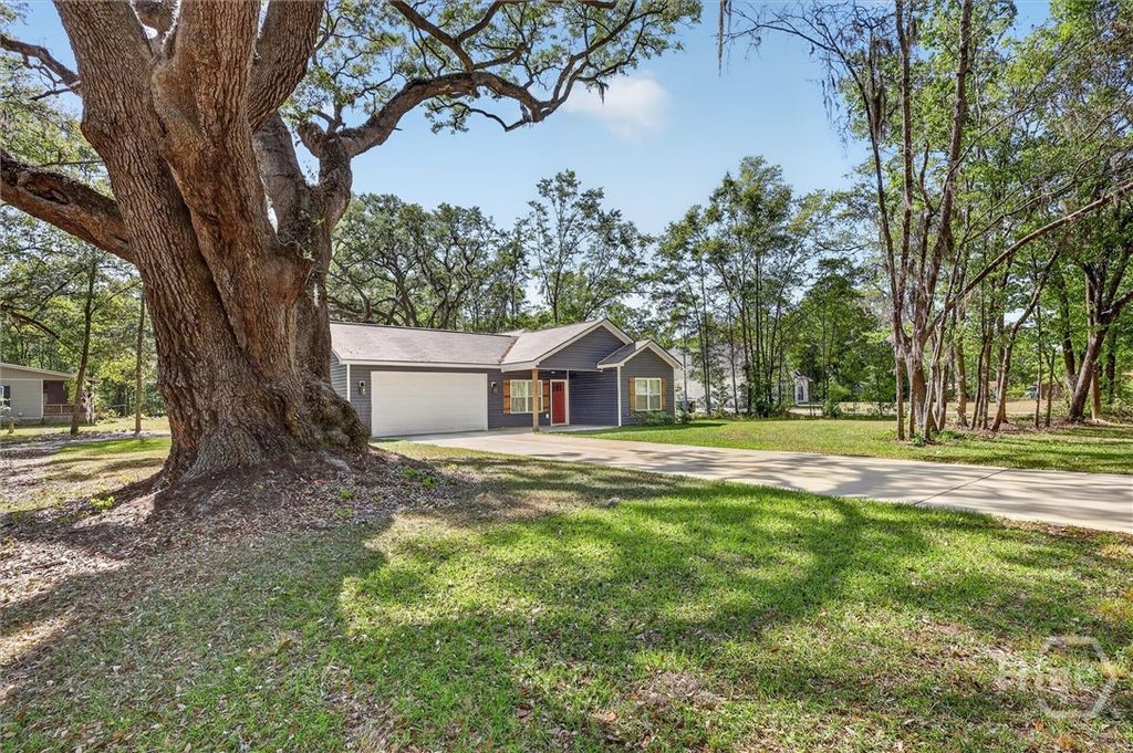 Image 2 of property listing at 117 Giles Avenue, Rincon, GA 31326