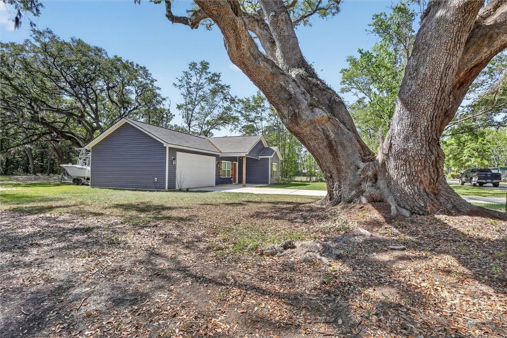 Image 3 of property listing at 117 Giles Avenue, Rincon, GA 31326