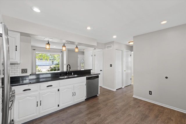 N78W15498 Old Gate ROAD, Menomonee Falls, WI 53051