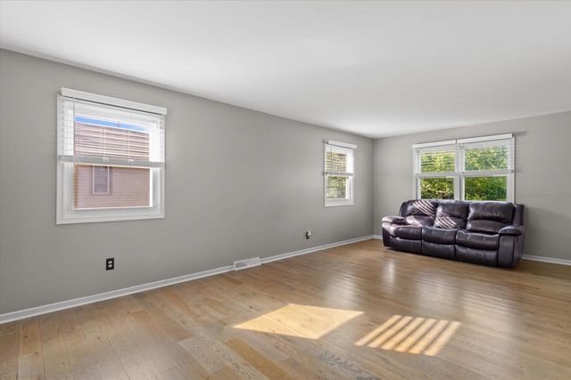 N78W15498 Old Gate ROAD, Menomonee Falls, WI 53051