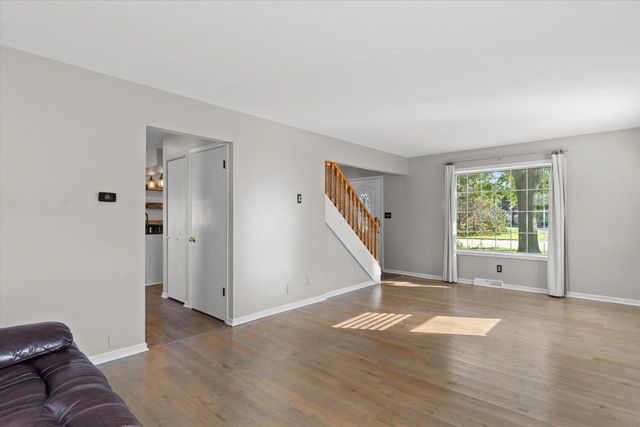 N78W15498 Old Gate ROAD, Menomonee Falls, WI 53051