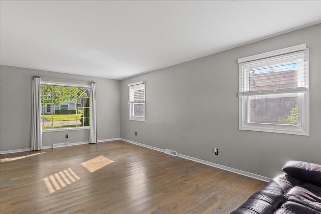 N78W15498 Old Gate ROAD, Menomonee Falls, WI 53051