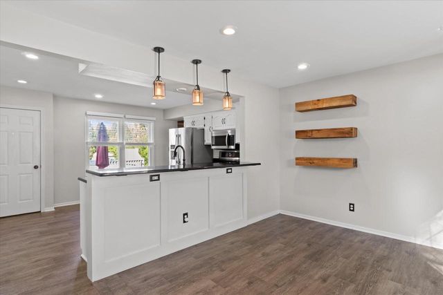 N78W15498 Old Gate ROAD, Menomonee Falls, WI 53051