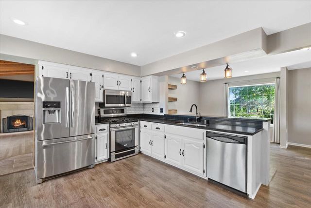 N78W15498 Old Gate ROAD, Menomonee Falls, WI 53051