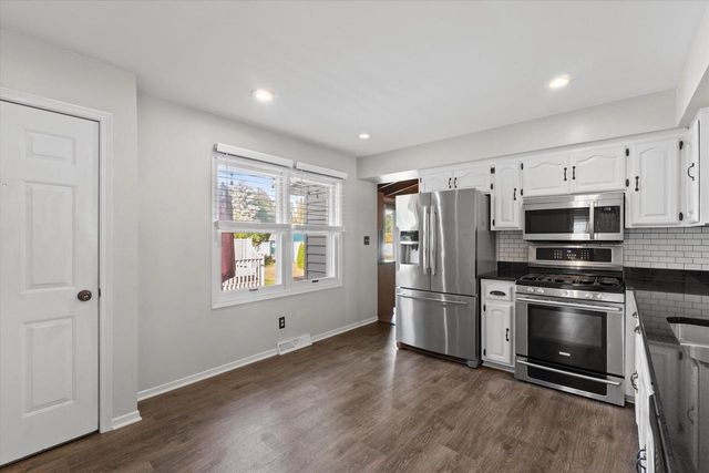 N78W15498 Old Gate ROAD, Menomonee Falls, WI 53051