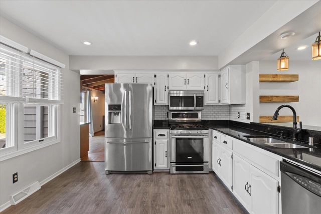 N78W15498 Old Gate ROAD, Menomonee Falls, WI 53051