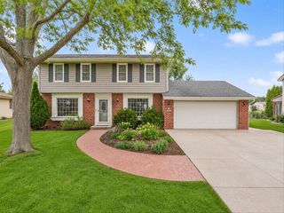 N78W15498 Old Gate ROAD, Menomonee Falls, WI 53051