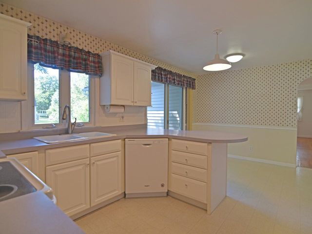 2 Murray Road, Essex Junction, VT 05452