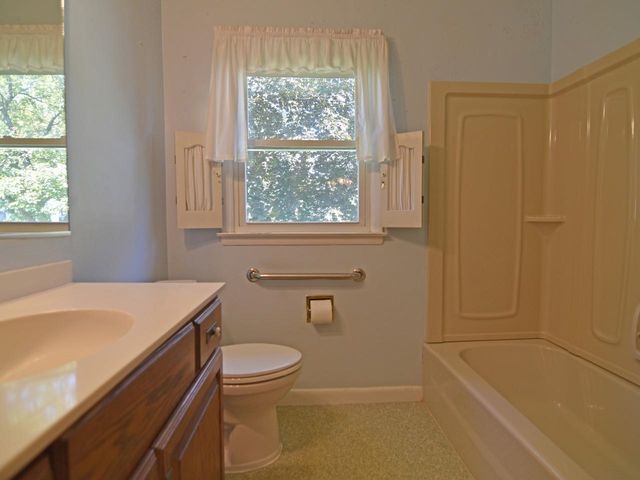 2 Murray Road, Essex Junction, VT 05452