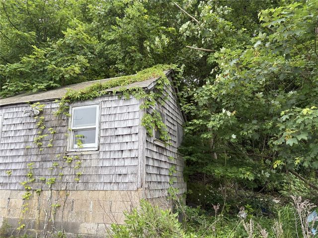 351 County Road, Barrington, RI 02806
