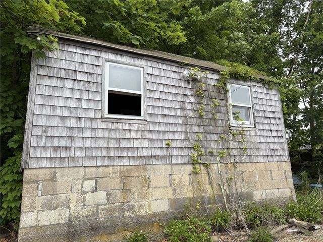 351 County Road, Barrington, RI 02806