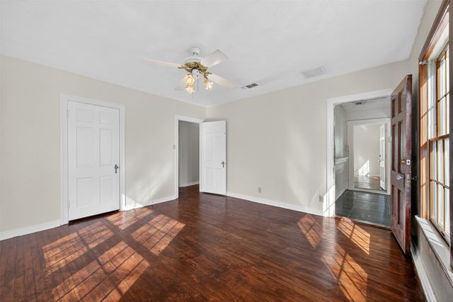 2904 Marigold Avenue, Fort Worth, TX 76111