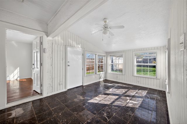 2904 Marigold Avenue, Fort Worth, TX 76111