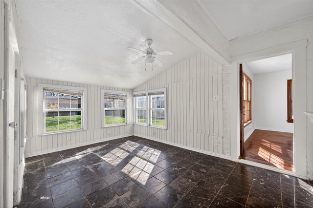 2904 Marigold Avenue, Fort Worth, TX 76111